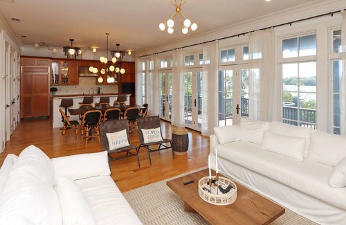 Don Cesar House | Majestic Maritana | Luxury Home, Bay View, Pool!