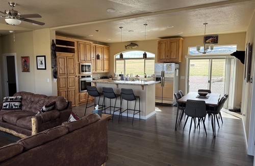 Shining Mountains House | Majestic Mountain View Home