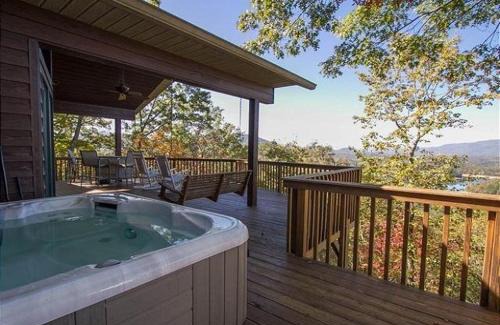 Bryson City House | Majestic View cabin in Bryson City: 4BR, lake views, sleeps 10—your perfect mountain escape!
