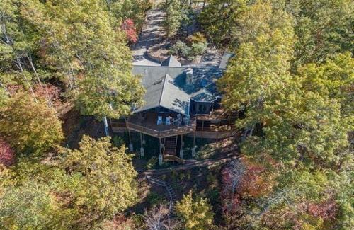 Bryson City House | Majestic View cabin in Bryson City: 4BR, lake views, sleeps 10—your perfect mountain escape!