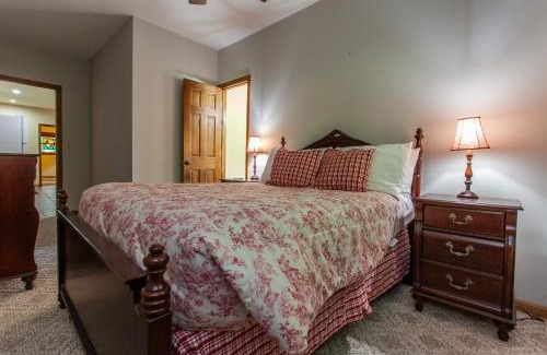 Bryson City House | Majestic View cabin in Bryson City: 4BR, lake views, sleeps 10—your perfect mountain escape!