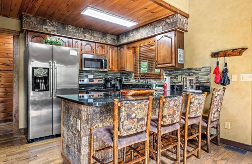 Gatlinburg - Pigeon Forge Cabin | Majestic Views,Hot Tub,Outdoor Ent,Pet Friendly,Generac