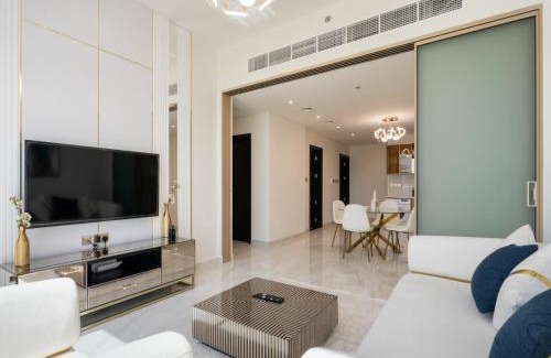 Dubai Apartment | Majesty Retreat - 1BR plus 1GR w Study-Sleeps 4- in Gemz-05