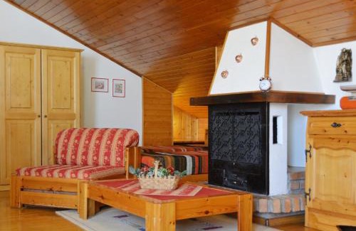 San Giovanni di Fassa Apartment | Majon d'Aisciuda