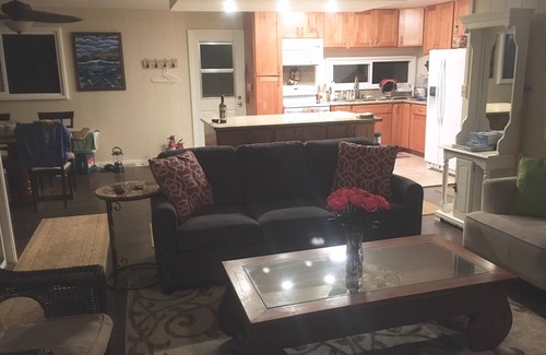 Makaha House | Makaha on the Beach-Back in Time =Direct Oceanfront & Cove
