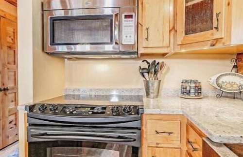 Waupaca Cottage | Make Good Choices! LAKE FRONT- 2 King beds and 2 baths