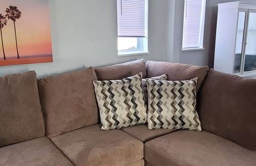 Detroit House | "Make Memories in Detroit: Reserve Your Dream Rental Today!"