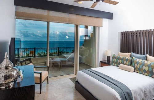 Puerto Juarez Resort | Make Waves in Cancun: Thrilling Adventures and Relaxation Combined.