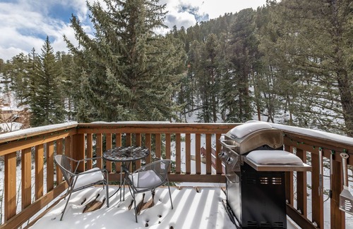 Estes Park Condo | Make your Estes Park Suite dreams come true in the Riverfront Suite.