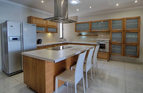 Gzira Apartment | Make your holiday worthwhile at this fabulous accommodation just a minute away from Sliema ferries