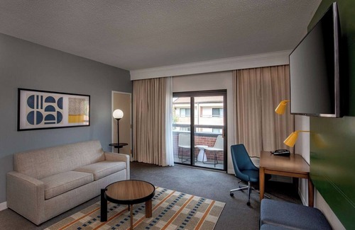 Foxboro Hotel | Make Your Trip More Enjoyable! Close to Wrentham Village Premium Outlets