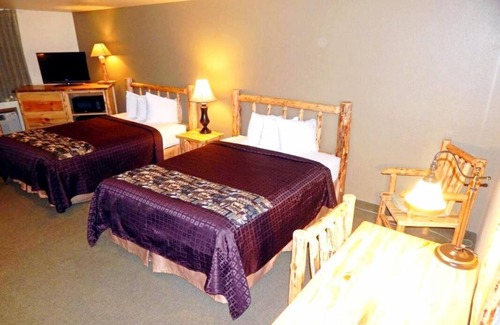 Ponderay House | Making The Best Memories Along The Way! 3 Convenient Units, Free Parking
