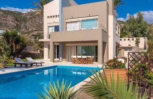 Mavros Kolimpos Villa | Makrygialos Villa - Beachfront villa private pool