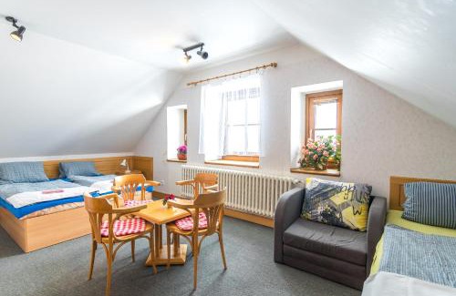 Strazne House | Malá Rennerovka