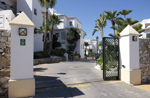 Alhaurin el Grande Apartment | Malaga: Alhaurin Golf Beautiful upscale Duplex, Jacuzzi and Pool