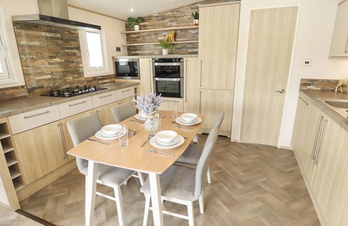 Skellingthorpe Cottage | Malham Number 7 Rudd Lake