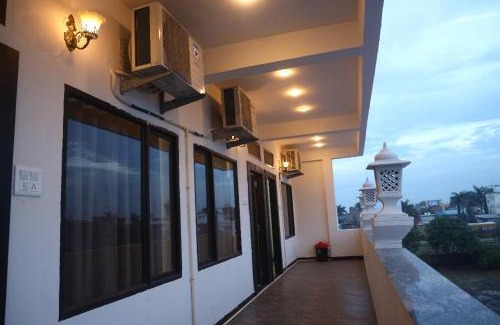 Ujjain Hotel | Malhotra Resort