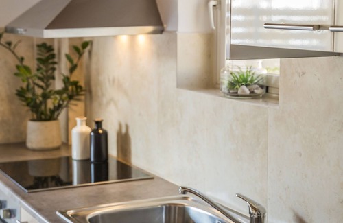 Lassi House | Malibu Studios & Apartments