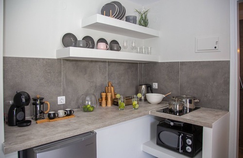 Lassi House | Malibu Studios & Apartments