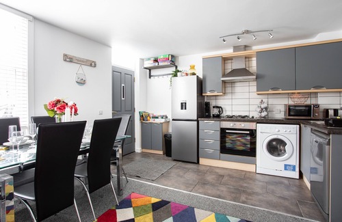 Belfast City Centre Apartment | Malone Crescent Apartment-2BR, 2B in City Centre