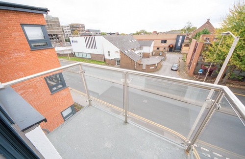 Reading City Centre Apartment | Malthouse Court - Premier 2-Bed with Balcony