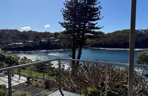 Malua Bay House | Malua Bay Waterfront Pet Friendly Cottage with WiFi