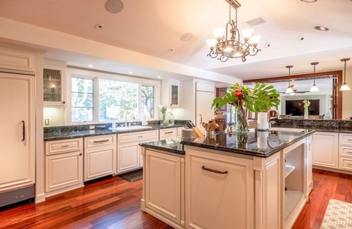 Diamond Head - Kapahulu - St. Louis House | Maluhia Estate - Surrounded by lush tropical gardens Minutes to Beaches& Waikiki
