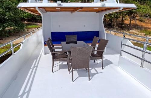 Ponta Negra Boat Rental | Mamirauá Barco Hotel