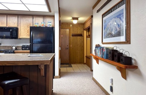 Mammoth Lakes Condo | Mammoth Getaway, Short walk to the Village and steps to Canyon Lodge shuttle.