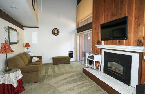 Mammoth Lakes House | Mammoth Ski & Racquet Club #120 = Pet Okay!