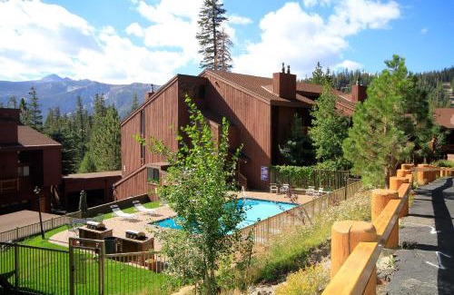 Mammoth Lakes House | Mammoth Ski & Racquet Club #120 = Pet Okay!