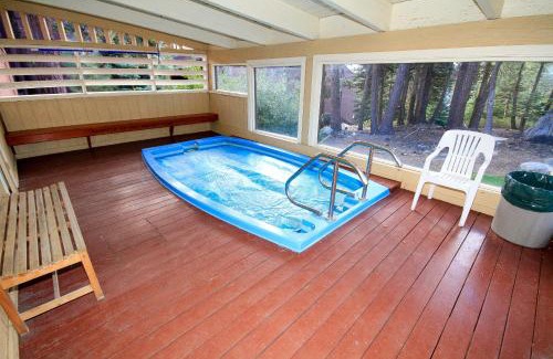 Mammoth Lakes House | Mammoth Ski & Racquet Club #120 = Pet Okay!