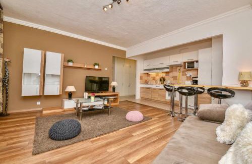 Orszagut Apartment | Mammut Apartment with NEW AC!