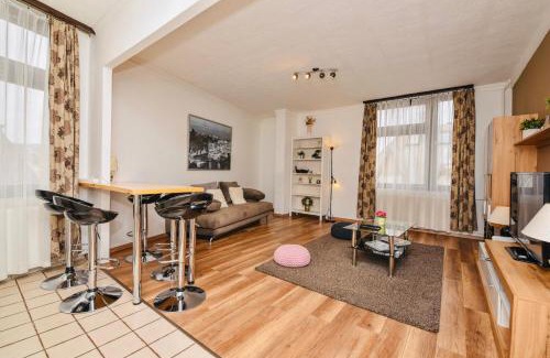 Orszagut Apartment | Mammut Apartment with NEW AC!