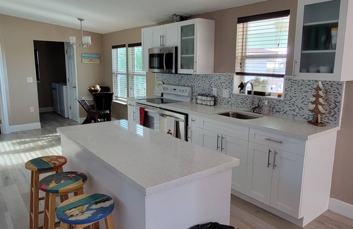 Marathon House | Manatee Bay , Pool table, Jacuzzi, Pool, Kayaks, REDUCED RATES AVAIL NOW