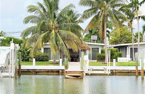 Key Colony Beach House | Manatee Bungalow - Home With a New Tike Hut and Cabana Club