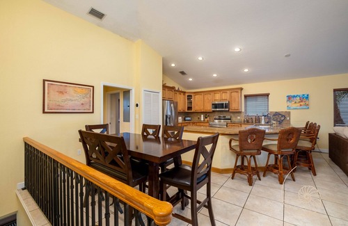 Indian Waterways House | Manatee Manor ~ 3 Bedroom Island Home on Plantation Key with Pool & Dockage