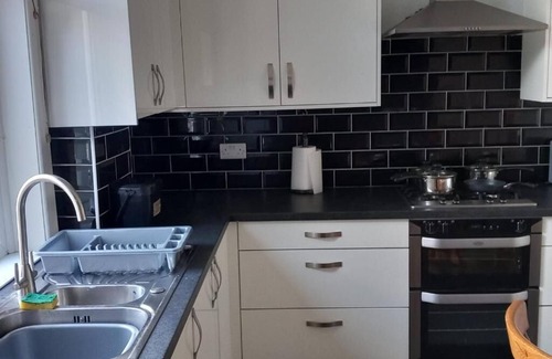 Radcliffe House | Manchester-2Bedroom-1Bathroom-Wifi