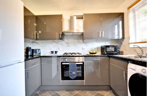 Manchester House | Manchester Townhouse by Bevolve - Free Parking