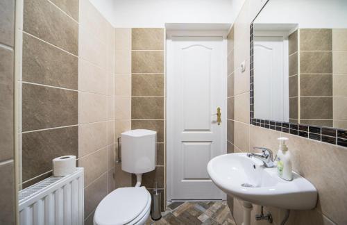 Terezvaros House | Mandy Apartments