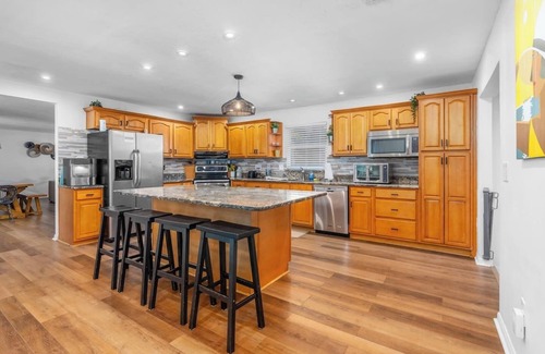 Bradenton House | Mango Manor - Massive 6BR 8 Bath Salt Pool Hot Tub Theater Gym By AMI Beaches