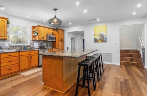 Bradenton House | Mango Manor - Massive 6BR 8 Bath Salt Pool Hot Tub Theater Gym By AMI Beaches