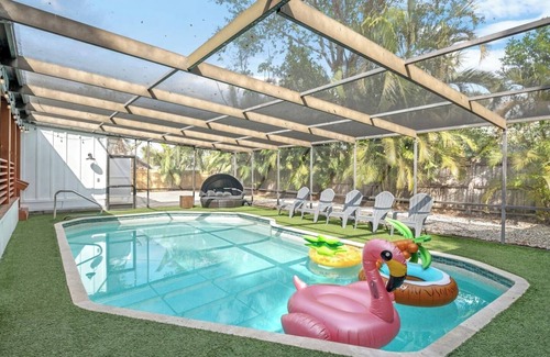 Bradenton House | Mango Manor - Massive 6BR 8 Bath Salt Pool Hot Tub Theater Gym By AMI Beaches
