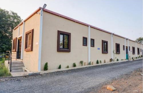 Pune Cabin | Mango tree lodging