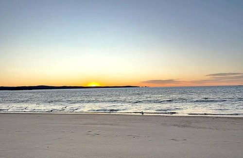 Batehaven Apartment | Manhattan - Stylish 1BR Beachfront on Caseys