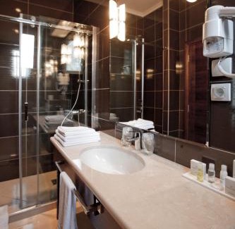 Slavija Hotel | Manjež Centar