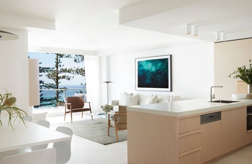 Manly Apartment | Manly Luxe is as close to Manly Beach as you can possibly be without sleeping on the sand itself!