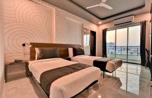 Nagpur Hotel | Manomay