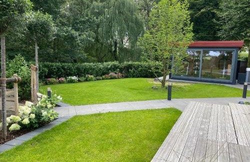 Toenisvorst House | Manor house with pool area