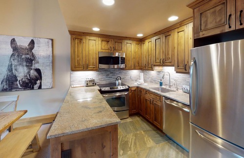 Vail Condo | Manor Vail Diamond Condo with Breakfast Included